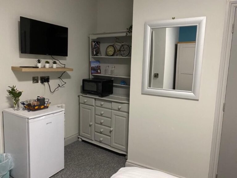 4 p1f633ku0c8712dqqbn1ua51nl18 768x576