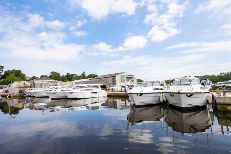 broomboatsinarow 768x512