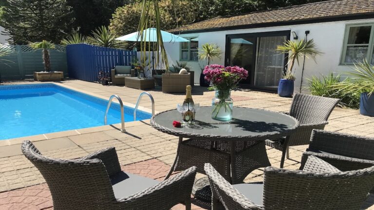 img poolsidenewmain1132 768x431