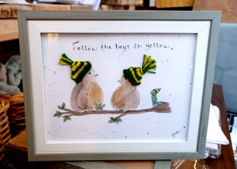 quirktboysinyellowframe 768x548