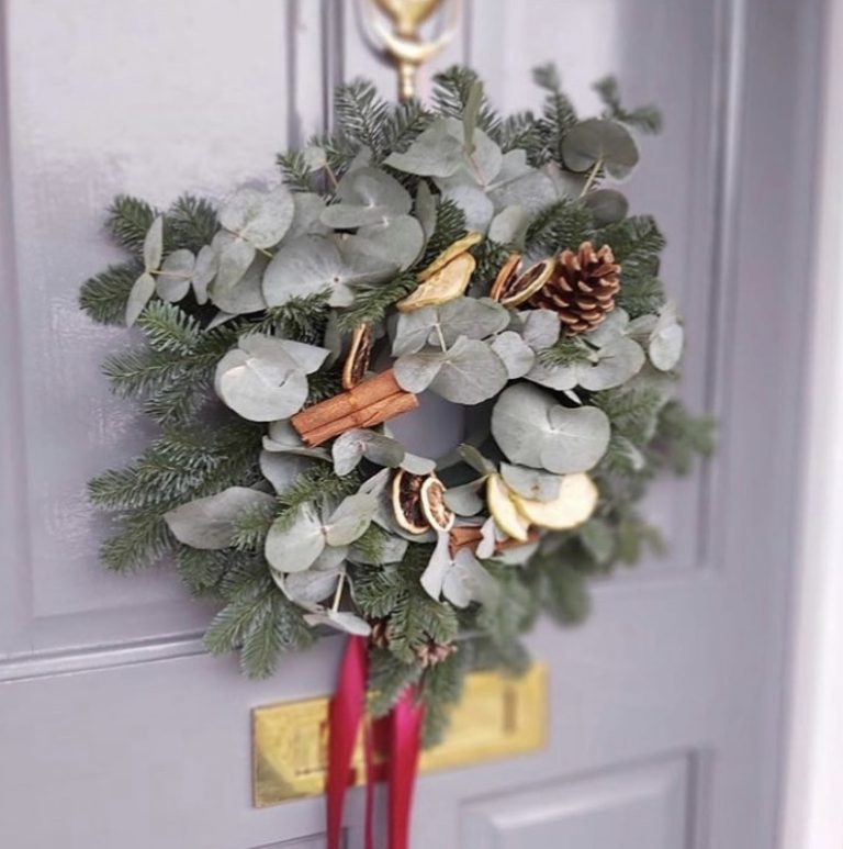 Wreath on door from Hannah 768x773
