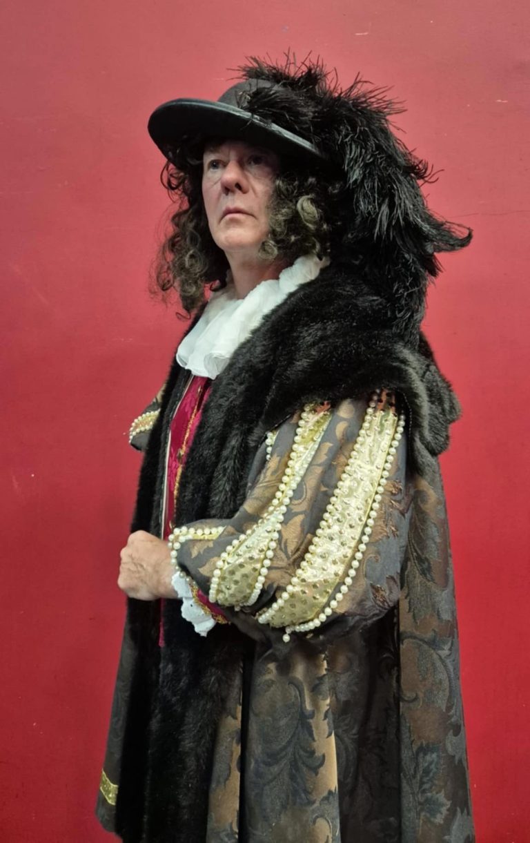 2 Robert as Sir Simon 768x1221