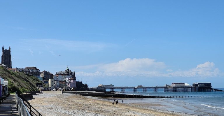 Cromer Pier Beach 2 768x398