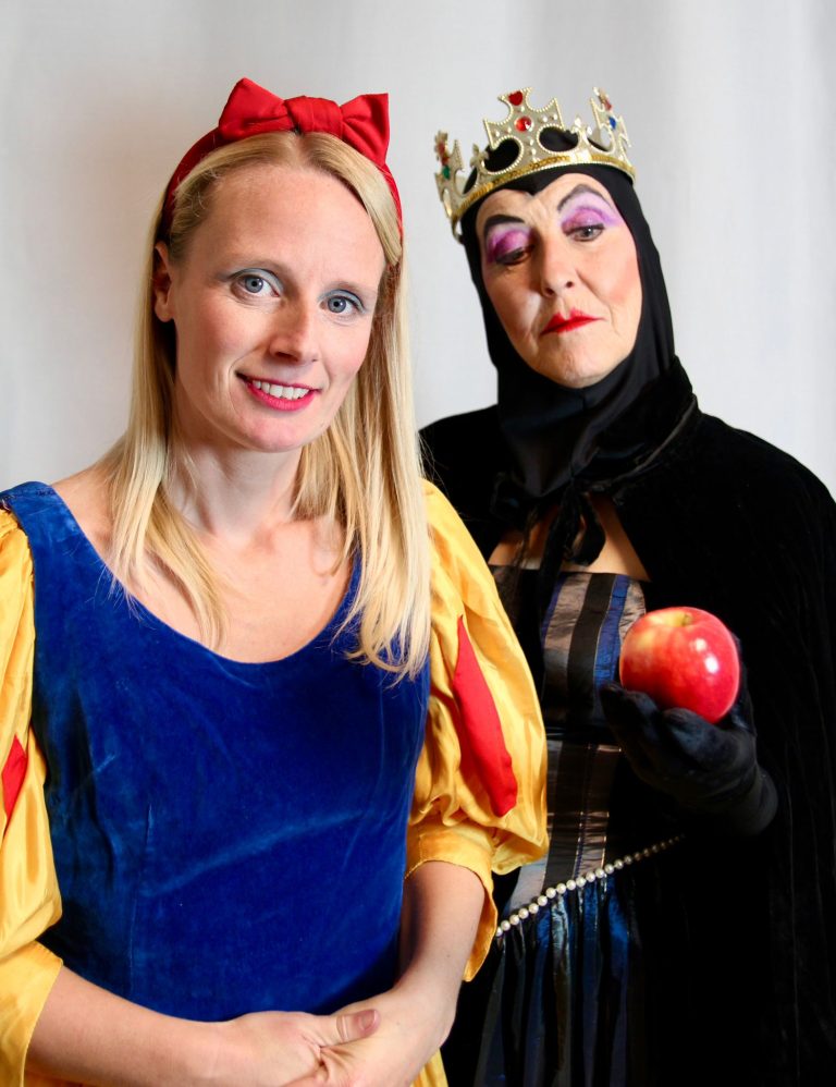 SNOW WHITE AND QUEEN 768x998