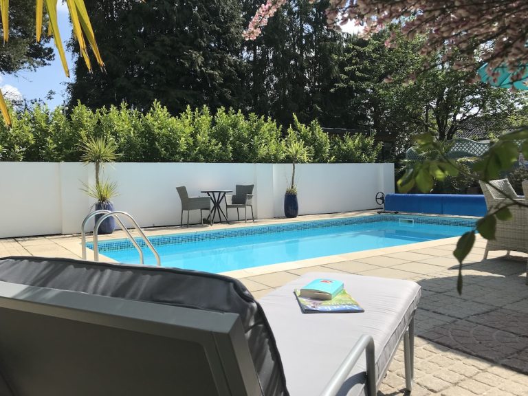 Poolside Lodges Pool 1 768x576