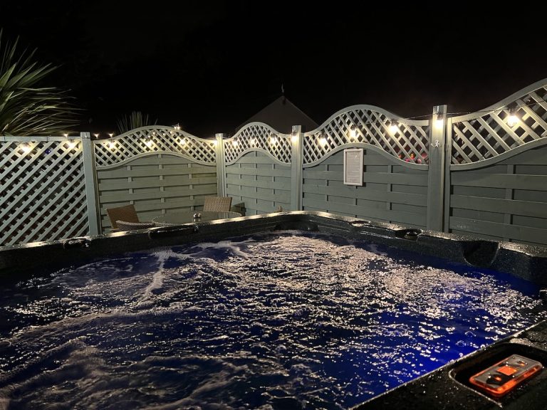 Woodside Hot Tub Night 768x576