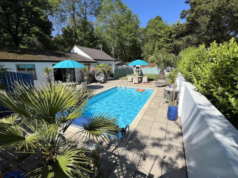 poolsidenewmain1132 1 768x576