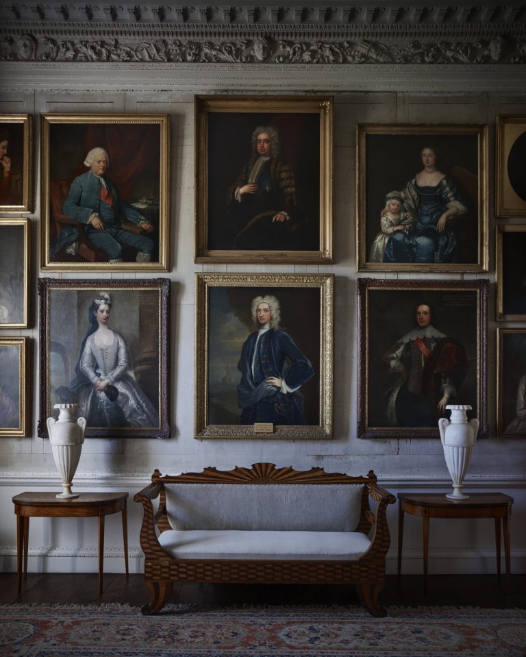 Portrat room  768x959